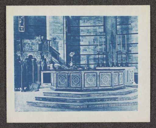 Photographic reproduction of a photograph of the baptismal font by Guido Bigarelli da Como in the Baptistery in Pisa