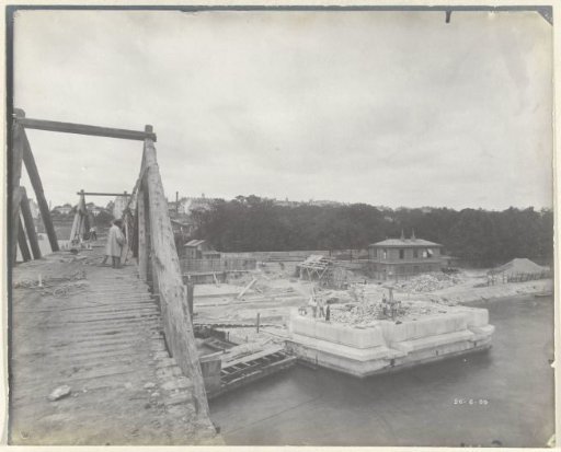 Construction of the Pont Rouelle in Paris
