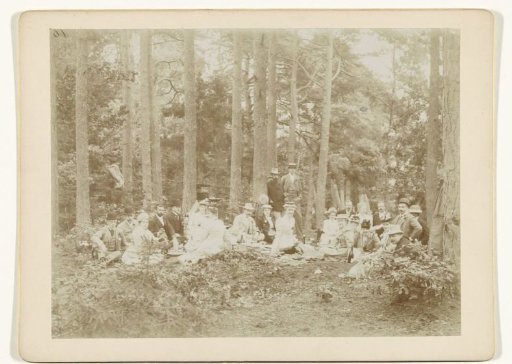 Group portrait of 23 men and women during a picnic in a forest, including Henry Pauw van Wieldrecht