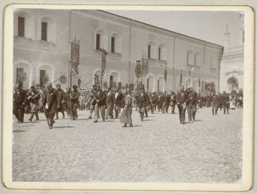 Procession with religious images on the Kremlin