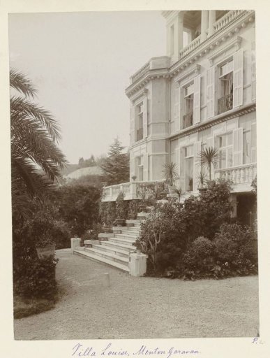 Entrance to the garden of the house Villa Louise in Menton