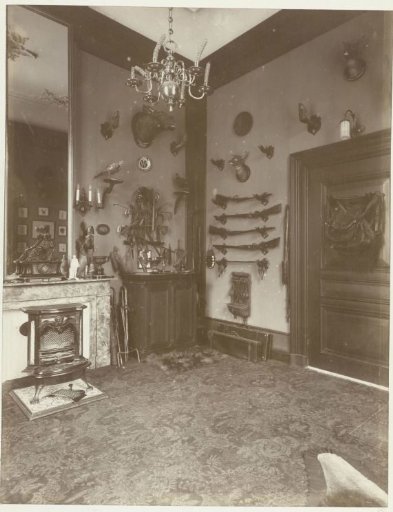 Interior of De Wildbaan, Driebergen, with weapons and hunting equipment