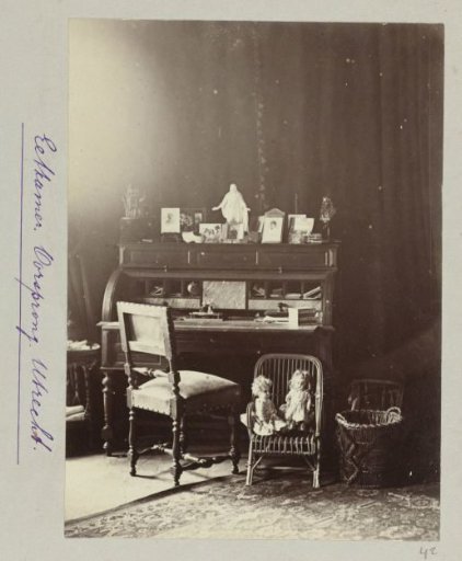 Dining room in the townhouse De Oorsprong in Utrecht