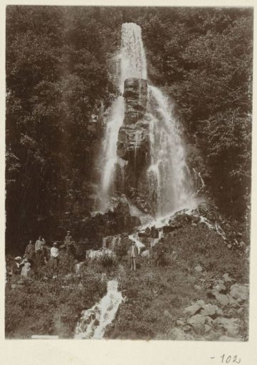 Portrait of the Kessler and Heyning families beneath a mountain waterfall in the Harz
