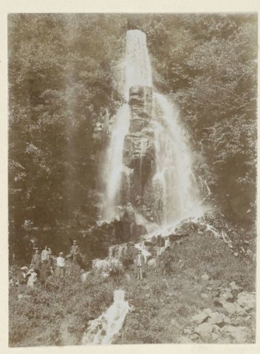Portrait of the Kessler and Heyning families beneath a mountain waterfall in the Harz