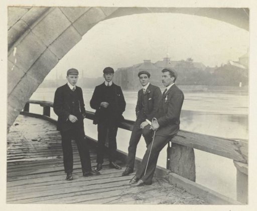 The friends of Dolph Kessler posing under Gainsborough Bridge