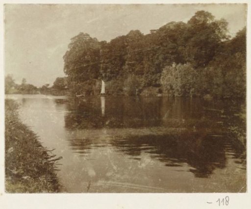 Sailing boat on the water in Gainsborough