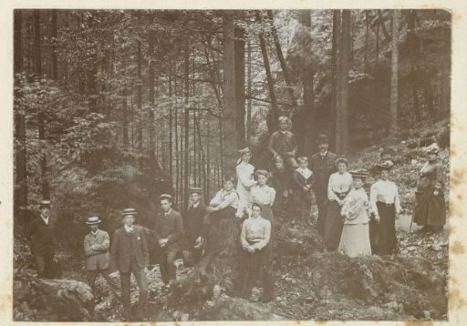 Company with the Kessler family on a walk in the forest