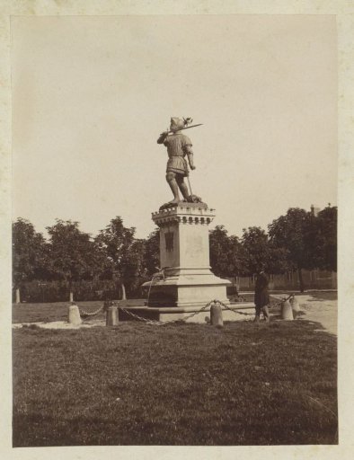 Statue of Jean de Grouchy in Harfleur