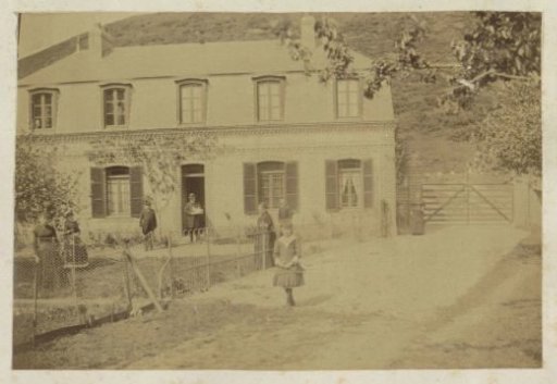 Group in front of a country house in France