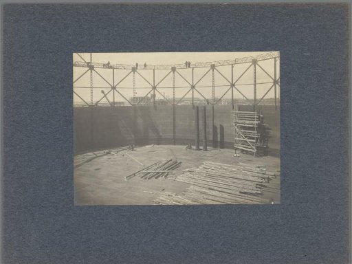 View inside a gas holder under construction, Keilehaven
