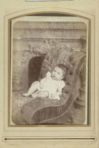 Portrait of a baby Guus in a chair