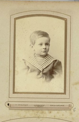 Portrait of Guus Kessler in a sailor's suit