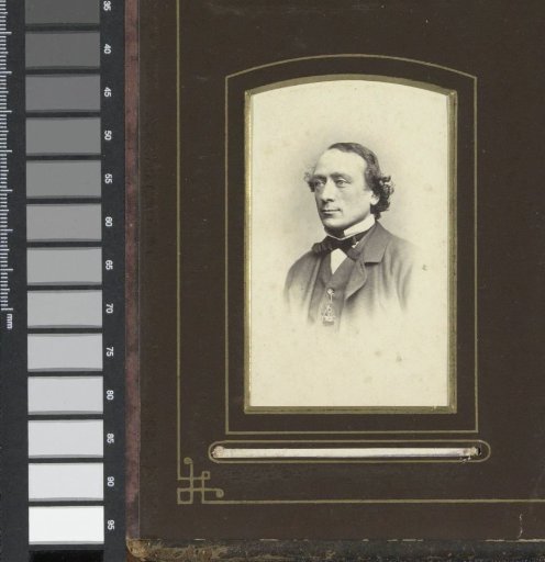 Portrait of a man with a coat and a cravat