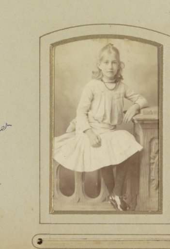 Portrait of Jet Boelen as a Child, Seated