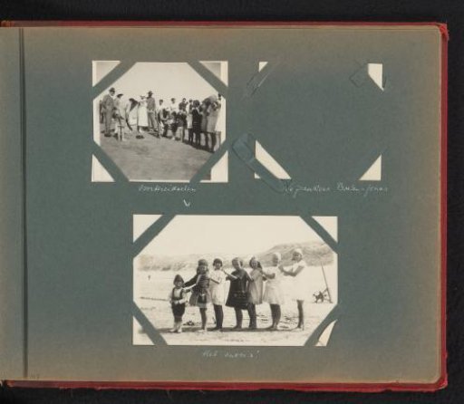 Preparation and result of a group portrait on the beach, with Eva Boelen, in Wijk aan Zee