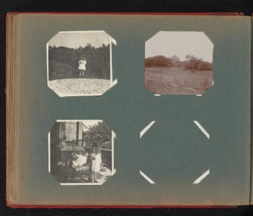 Eva and Hetty Boelen with their grandmother, Eva Boelen-Smidt van Gelder, at a villa near Bentveld