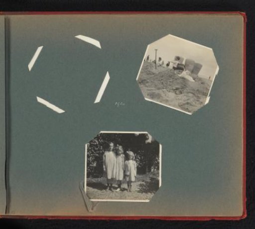 Eva and Hetty Boelen on the beach at Zandvoort and in the garden of Amstel 244 in Amsterdam