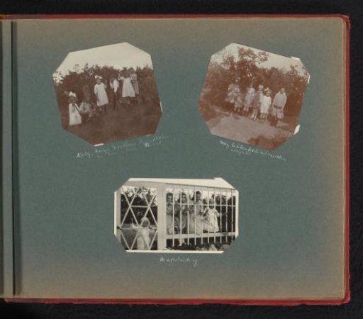 Eva and Hetty Boelen with friends, including Eva and Mia van Tricht and May Uhlenbeck, in a forest, possibly the Naaldenveld in Aerdenhout