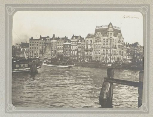 View of the Spaansekade in Rotterdam with Hotel Weimar on the right