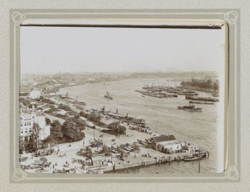 View of the Maas in Rotterdam, with Hotel Smits on the Oude Haven to the left