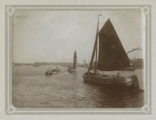 Sailing ships on the Maas
