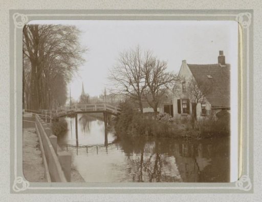Sand canal at the Kerklaan in Heemstede, viewed in a westerly direction