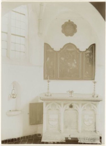 Chapel of the Sint Anna Alms House at Leiden with the triptych of the Adoration of the Kings by P. Coecke van Aelst
