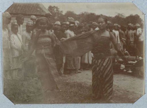 Pandak and Gammelang in the Immigrant Depot