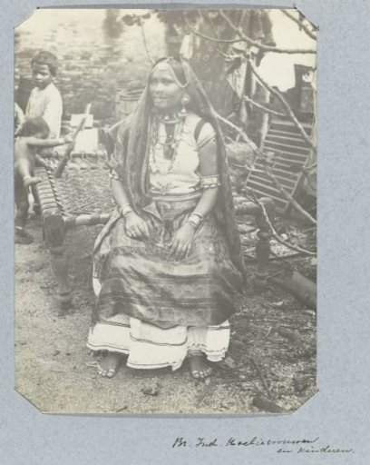 Hindustani women with children