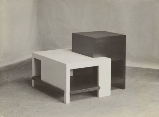 Table designed by Siebold van Ravesteyn for the house of M.R. Radermacher Schorer, Wilhelminapark 12, Utrecht