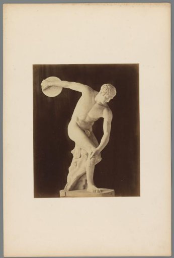Sculpture of a discus thrower (Diskobolos)