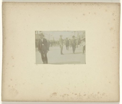 Street view outside the grounds of the World's Fair in St. Louis (Louisiana Purchase Exposition), 1904, with Jan C. Schüller in the center