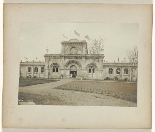 'Palace of Education' (?) on the grounds of the Louisiana Purchase Exposition, 1904, in St. Louis (?)
