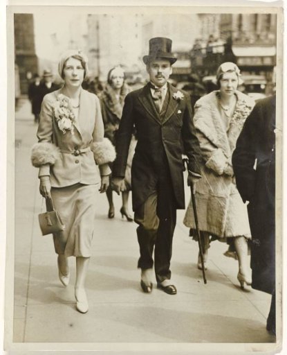 Fashionably dressed woman on the street, New York City