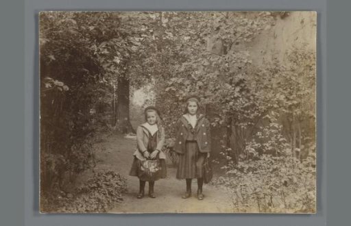Johanna (Hans) de Jong and Johanna (Nan) Vreede in the garden of uncle and aunt Piet and Hendrina (Dina) de Jong in Arnhem