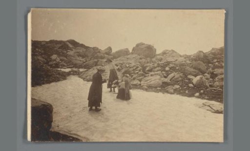 Johanna (Hans) de Jong, Johanna (Nan) Vreede and Elisabeth de Jong in the Snow in Kandersteg, Switzerland