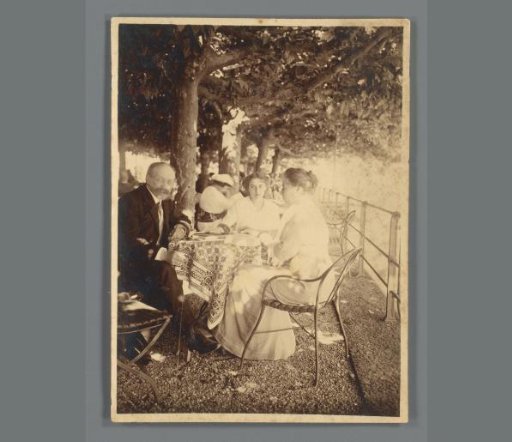 Willem de Jong, Johanna (Hans) de Jong and Elisabeth de Jong on a Terrace in Brunnen, Switzerland