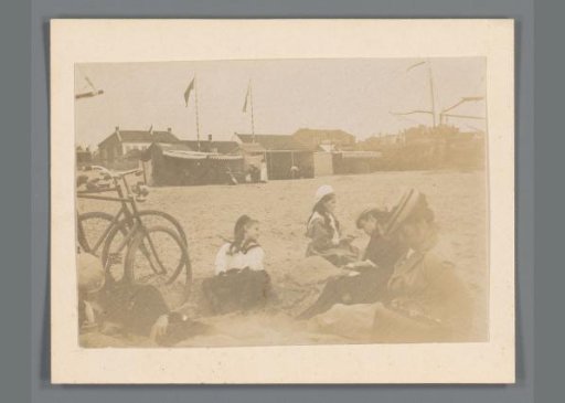 Johanna (Hans) de Jong and Johanna (Nan) Vreede with a Boy and a Woman on the Beach