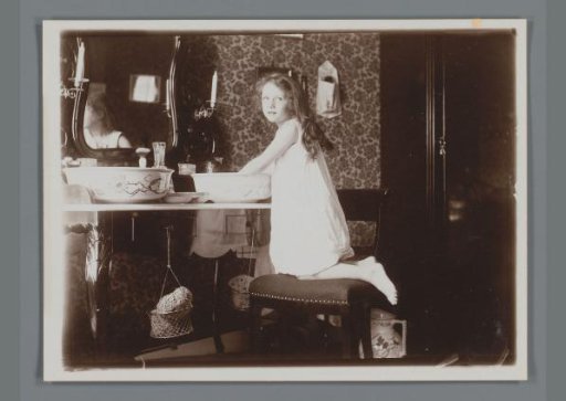 Hansje, daughter of the photographer, in bed and at the washstand