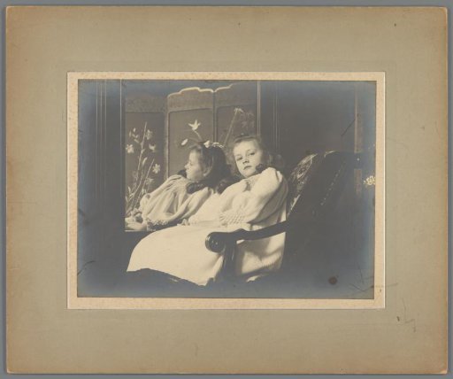 Portrait of Johanna (Hans) de Jong sitting in front of a mirror