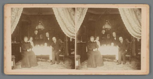 Portrait of Johanna de Jong-Voet, Hendrina (Dina) de Jong-Ploeg, Lambertus de Jong and Piet de Jong seated at a table in Piet de Jong's house in Arnhem