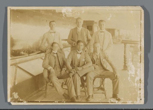 Group portrait with (seated in the middle) Frédéric Dumas and his Delft fellow students in a classroom