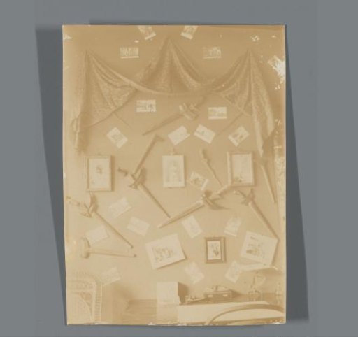 Student room of Frédéric Gabriël Dumas with desk and wall decorations, kris swords and photos (including of Queen Wilhelmina)
