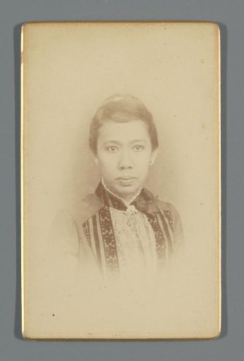 Portrait of Guusje Bruins as a young woman