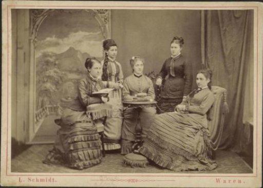 Portrait of five women in long dresses, possibly belonging to the Nathanson-Hannover family