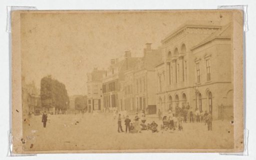 Hofplein and Gouverneursplein, south side, Leeuwarden, with the Guardhouse on the far right
