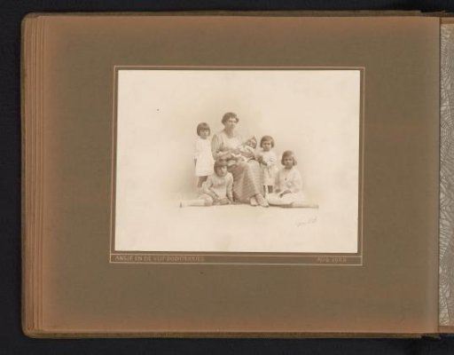 Group Portrait with Ans Kessler-Stoop and Her Five Daughters, Cornie, Frankie, Anneke, Gus and Sue