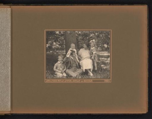 Group portrait under a tree with Jan and Nicoline Kessler, and their children Jan, Niekje, and Guus