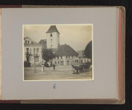 Go and Boelie Kessler on the market square in Hohenstein, Saxony